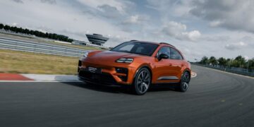 Η Porsche κάνει πίσω στα ηλεκτρικά, αλλά με τι κόστος;