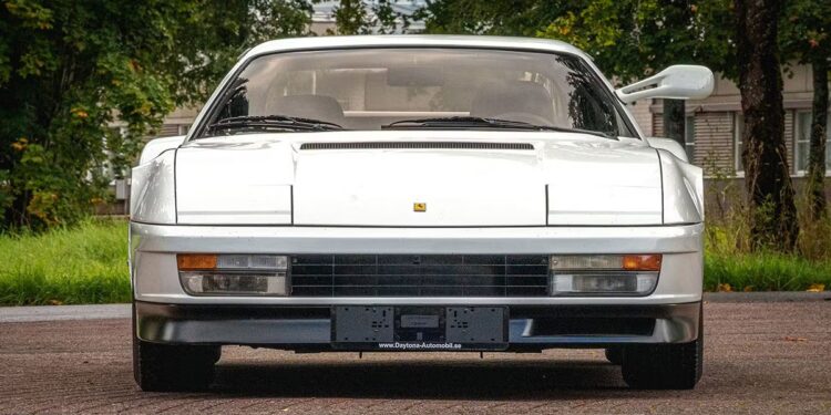 Γιατί η Ferrari Testarossa είχε μόνο έναν καθρέπτη;