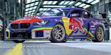M2 με 1.100 άλογα μετατρέπει το εργοστάσιο της BMW σε πίστα Gymkhana (+video)