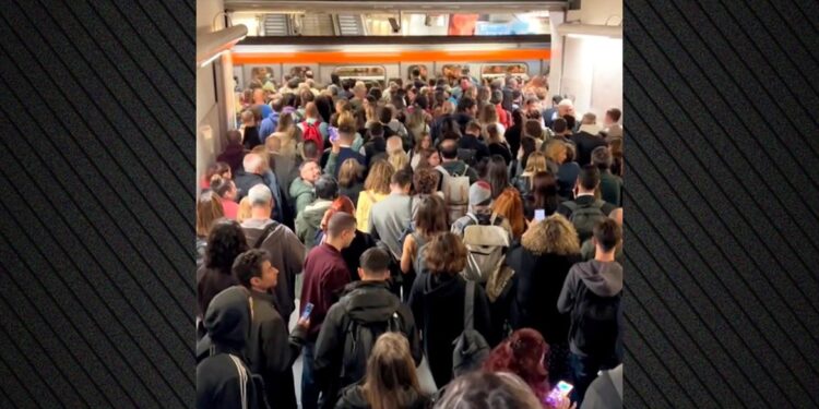 Μετρό Αθήνας: Ασφυκτικά γεμάτες αποβάθρες, με ρεκόρ αύξηση; επιβατών