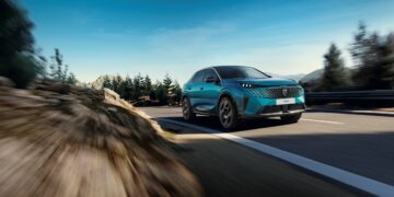 Peugeot: Διαθέσιμο το τετρακίνητο E-3008 των 325 ίππων (+τιμή)