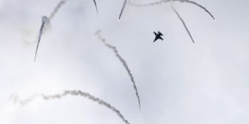 Παρέλαση 28η Οκτωβρίου: Η καθηλωτική επίδειξη πτητικών ελιγμών της Ομάδας ΖΕΥΣ στον ουρανό της Μακεδονίας (Βίντεο)