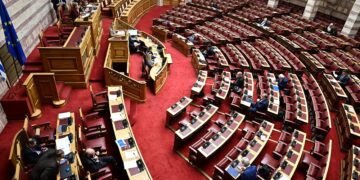 Βουλή: Την άρση ασυλίας της Ζ. Κωνσταντοπούλου ψήφισε η Ολομέλεια – Απορρίφθηκε το αίτημα για την Λ. Κανέλλη