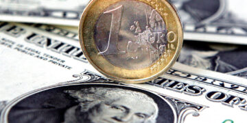 Σε διαφορετική τροχιά ΕΚΤ και Fed για τα επιτόκια την ερχόμενη εβδομάδα