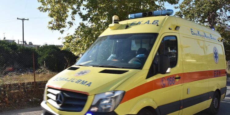 Σε κρίσιμη κατάσταση 70χρονη που δέχθηκε επίθεση με πέτρα στη Μαρίνα Γλυφάδας