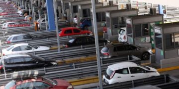 28η Οκτωβρίου: Πάνω από 200.000 αυτοκίνητα «εγκατέλειψαν» την Αθήνα από την Παρασκευή – Επί ποδός η Τροχαία