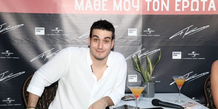 Γιώργος Κακοσαίος: «Η μητέρα μου έρχεται, μου φτιάχνει το καμαρίνι, βλέπει τι χρειάζομαι, και μου τα φέρνει όλα»