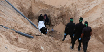 Η Χαμάς «ψάχνει» σορούς σε λαγούμια για να σώσει την εκεχειρία μετά το βίντεο με τη δήθεν «ανακάλυψη» λειψάνων