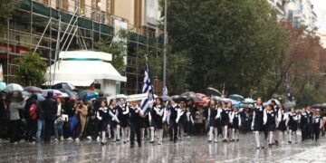 ΣΥΡΙΖΑ για αποκλεισμό μαθητή με αυτισμό από την παρέλαση: Η συμπερίληψη στον ευαίσθητο χώρο της εκπαίδευσης παραμένει κενό γράμμα