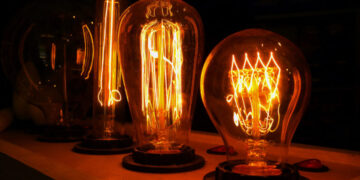 Eurostat: Σταθερή η μέση τιμή ηλεκτρικής ενέργειας και μειωμένη η μέση τιμή φυσικού αερίου για τα νοικοκυριά της ΕΕ, το πρώτο εξάμηνο 2025