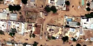 Σουδάν: Ορατή από δορυφόρο η σφαγή 2.000 ανθρώπων από παραστρατιωτικούς – Σωροί από πτώματα και λίμνη αίματος