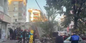 Τουρκία: Κατέρρευσε εξαώροφο κτίριο στην περιοχή Γκέμπζε του Κοτζαελί, φόβοι για πολλούς παγιδευμένους