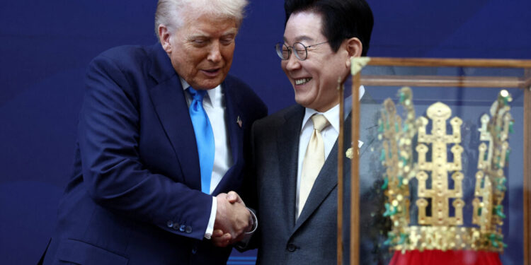 Ο Ντόναλντ Τραμπ απέκτησε επιτέλους χρυσό στέμμα – Η Νότια Κορέα τίμησε τον «ειρηνοποιό» πρόεδρο