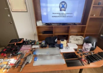 Χειροπέδες σε δύο για τη ληστεία στην Κηφισιά με λεία 180.000 ευρώ – Εικόνες από τη δράση τους
