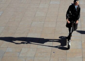 Ηλεκτρικά πατίνια: Γιατί αυτή η μορφή μικροκινητικότητας απειλεί την υγεία των νέων - Τι δείχνουν οι έρευνες