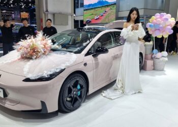 Και όμως, η Κίνα βάζει «φρένο» στα ηλεκτρικά από το 2026