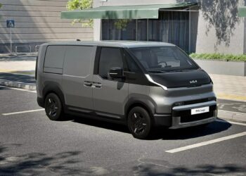 Το Kia PV5 Cargo ανακηρύχθηκε Van of the Year και Compact Van of the Year