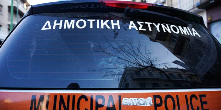 Δήμος Αθηναίων: Από τη Δευτέρα (22/12) η επιστροφή πινακίδων ενόψει Χριστουγέννων