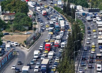 Πόσα αυτοκίνητα προστίθενται κάθε χρόνο στους ελληνικούς δρόμους;