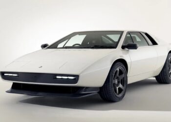 Η Lotus Esprit επιστρέφει με ανθρακόνημα και πολλά άλογα