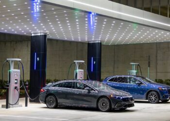 Οι Γερμανοί… ξαναμπαίνουν στην πρίζα