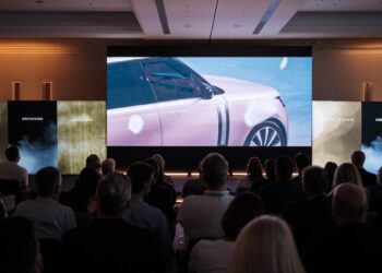 Jaguar Land Rover στην Ελλάδα!