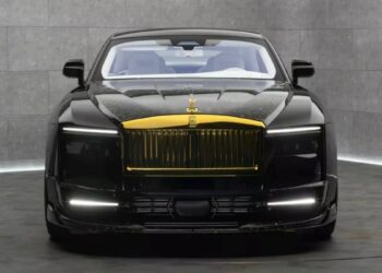 Αυτή η Rolls-Royce Spectre είναι από πραγματικό χρυσάφι