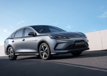 BYD SEAL 5 DM-i: Υβριδικό sedan με αυτονομία πάνω από 1.000 km και πλήρη εξοπλισμό