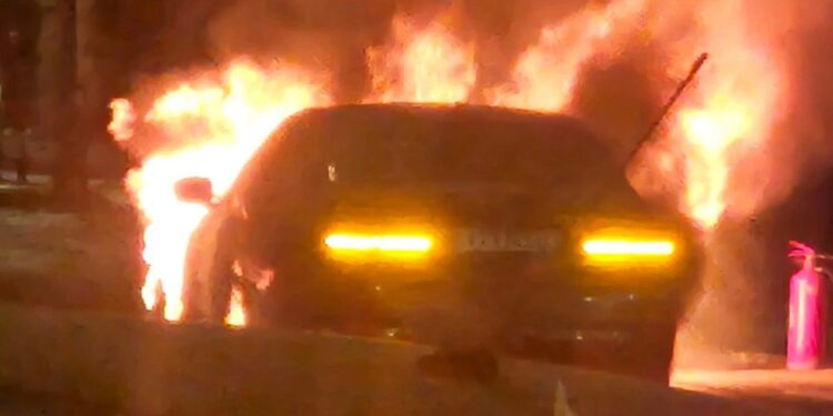 Φωτιά σε αυτοκίνητο στη Λεωφόρο Κηφισίας (+video)