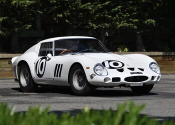 Η λευκή Ferrari 250 GTO ετοιμάζεται να ξαναγράψει ιστορία