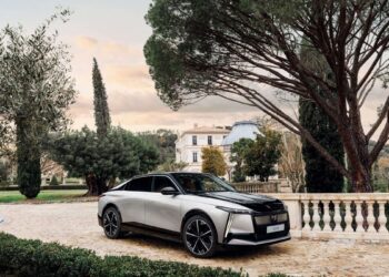 Το DS N°8 διαθέσιμο και στην Ελλάδα (+τιμές)