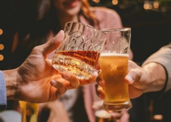 Ο νέος ΚΟΚ και τα αλκοτέστ προκάλεσαν βουτιά στην κατανάλωση σε νυχτερινά μαγαζιά