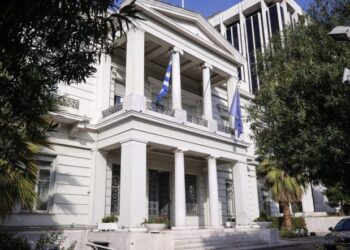 Αυστηρή απάντηση της Αθήνας στον Μίτσκοσκι: Καμία προσπάθεια αλλοίωσης της Συμφωνίας των Πρεσπών δεν θα γίνει αποδεκτή