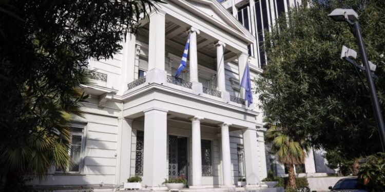 Αυστηρή απάντηση της Αθήνας στον Μίτσκοσκι: Καμία προσπάθεια αλλοίωσης της Συμφωνίας των Πρεσπών δεν θα γίνει αποδεκτή