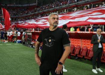 Ράις: «Ο πρώτος μας στόχος είναι η 8άδα του Conference League» - www.ertsports.gr