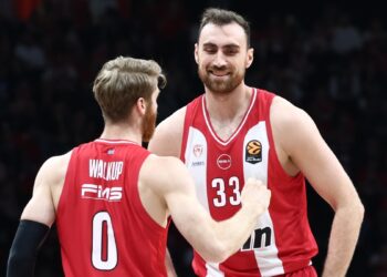 Τα χρόνια πολλά της ΚΑΕ Ολυμπιακός στους εορτάζοντες (vid) - www.ertsports.gr