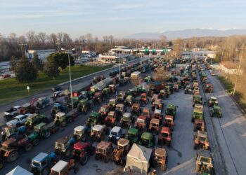 Κλιμακώνονται οι αγροτικές κινητοποιήσεις: Χριστούγεννα στα μπλόκα - Ανοίγουν τα διόδια το Σαββατοκύριακο - ertnews.gr