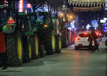 Παραμένουν οι κυκλοφοριακές ρυθμίσεις λόγω μπλόκου αγροτών στο Κάστρο Βοιωτίας - Πού γίνονται εκτροπές - ertnews.gr