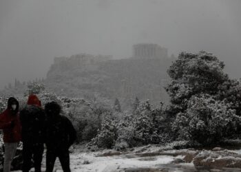 Τσουχτερό κρύο παραμονή και ανήμερα της Πρωτοχρονιάς - Πού αναμένεται να χιονίσει, νιφάδες και στην Αττική - ertnews.gr