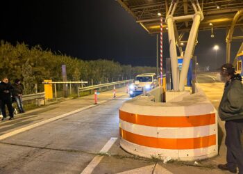 Αγροτικές κινητοποιήσεις Μεσσηνίας: Άνοιχτά για δύο ώρες τα διόδια στα Αρφαρά – Παραμένει το μπλόκο στη Θουρία