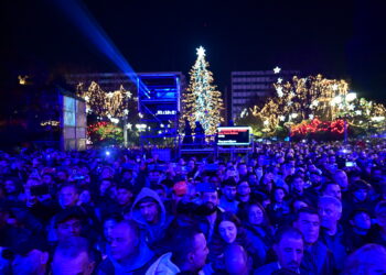 Δήμος Αθηναίων: Παραμονή Πρωτοχρονιάς στο Σύνταγμα με Κωστή Μαραβέγια, Ρένα Μόρφη, Νίκο Μουτσινά και Τόνια Σωτηροπούλου