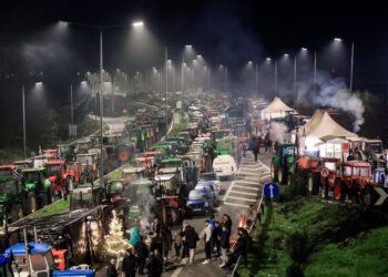 Συνεχίζονται τα μπλόκα των αγροτών: Συμβολικός αποκλεισμός στο λιμάνι Θεσσαλονίκης και δράσεις σε Λάρισα σήμερα - ertnews.gr