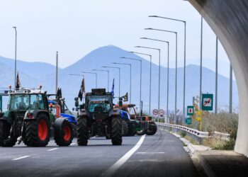 Χριστούγεννα στα μπλόκα κάνουν οι αγρότες: Στην άκρη τα τρακτέρ για να διευκολυνθούν οι εκδρομείς - ertnews.gr