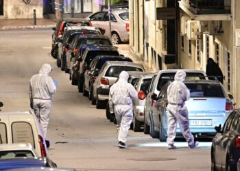 Η στιγμή της ελεγχόμενης έκρηξης μετά τον εντοπισμό του ύποπτου αντικειμένου στην Κυψέλη