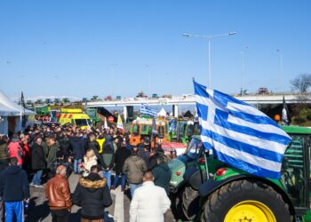 Τη Δευτέρα «κόβουν» την Ελλάδα στα δύο οι αγρότες  - 14 μπλόκα και 4 αγροτικοί σύλλογοι λένε «ναι» σε διάλογο με την κυβέρνηση - ertnews.gr