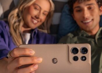 Moto g power, &Pi;&alpha;&rho;&omicron;&upsilon;&sigma;&iota;ά&sigma;&tau;&eta;&kappa;&epsilon; &tau;&omicron; Moto G Power (2026) &mu;&epsilon; Dimensity 6300 &kappa;&alpha;&iota; &mu;&pi;&alpha;&tau;&alpha;&rho;ί&alpha; 5.200 mAh