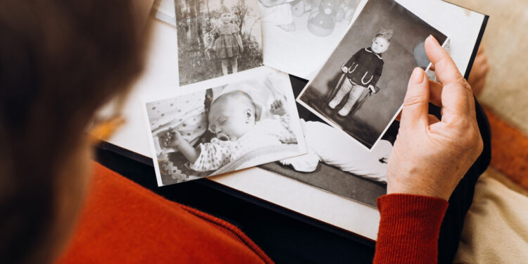 Πώς η νοσταλγία για τις γιορτές μπορεί να βελτιώσει τη διάθεση και τις σχέσεις σας