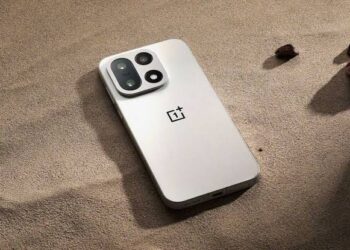 Oneplus 15t, OnePlus 15T: &Alpha;&pi;&omicron;&kappa;&alpha;&lambda;ύ&phi;&theta;&eta;&kappa;&alpha;&nu; &omicron;&iota; &beta;&alpha;&sigma;&iota;&kappa;έ&sigmaf; &pi;&rho;&omicron;&delta;&iota;&alpha;&gamma;&rho;&alpha;&phi;έ&sigmaf; &tau;&omicron;&upsilon;