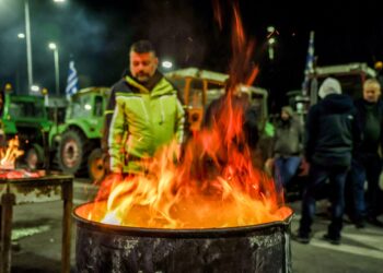 Για κοινωνικό αυτοματισμό σε βάρος των αγροτών κατηγορεί η αντιπολίτευση την κυβέρνηση