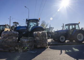 Αποφασισμένοι για Πρωτοχρονιά στους δρόμους οι αγρότες - Ο ειλικρινής διάλογος θα φέρει τις λύσεις τονίζει η κυβέρνηση - ertnews.gr